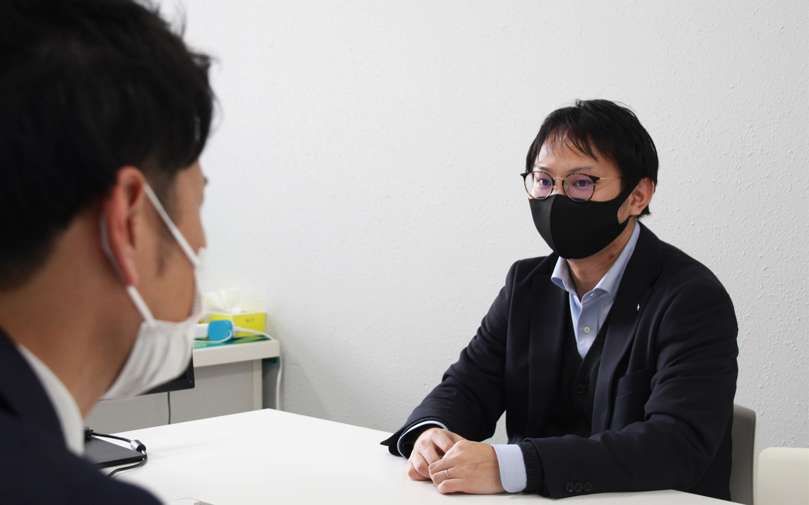 職員との打ち合わせも気さくなムードで