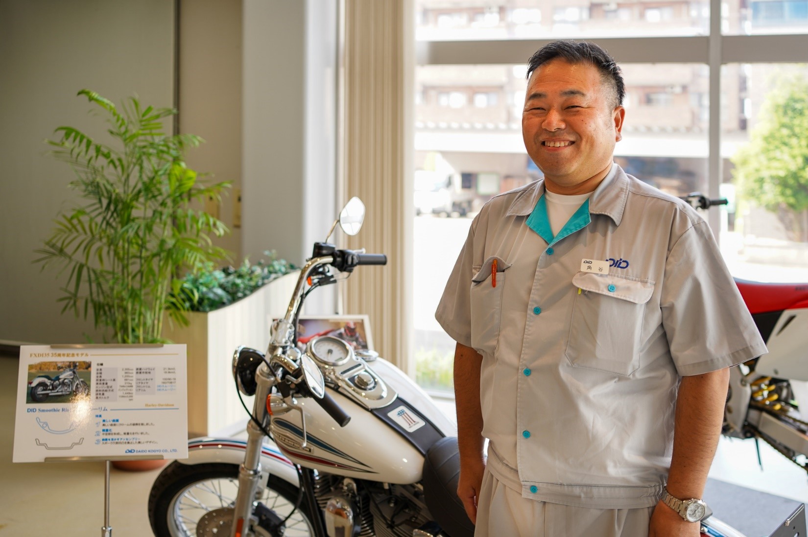 大同工業のチェーンが使用されたバイクと角谷さん