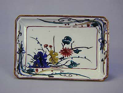 岩菊に花束図隅入長角皿