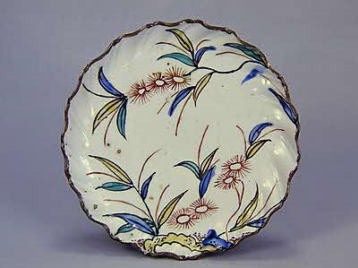 草花文捻輪花皿