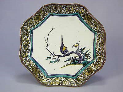 花鳥唐草文隅入八角皿