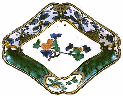 栗枝図花束文隅入菱形皿