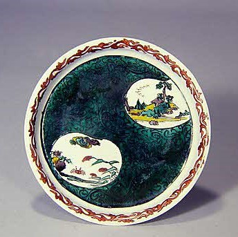 粟蟹団扇散図唐草文鍔縁皿