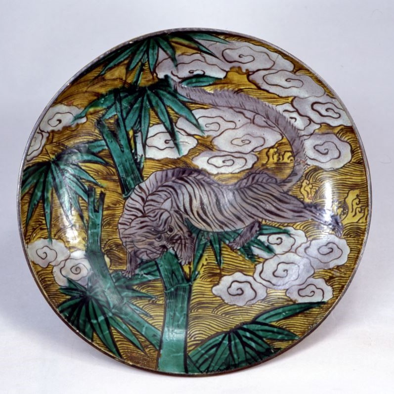 竹虎図平鉢